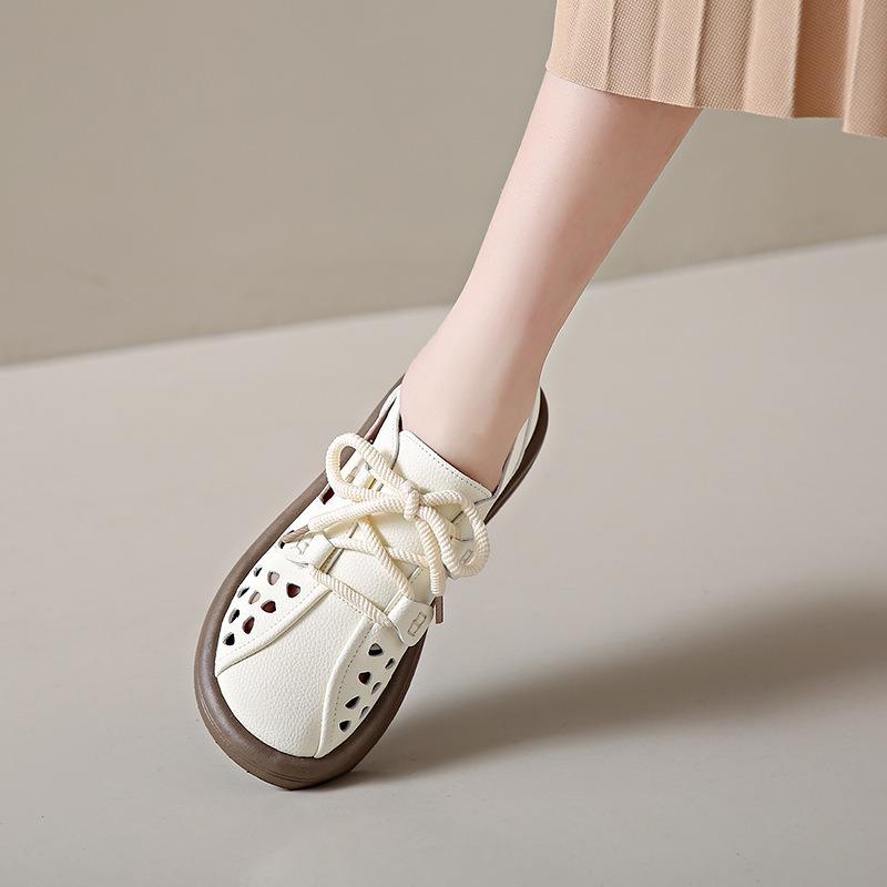 Spring and Summer New Retro Hollow Sandals Female Korean Version of The Big Yards of Casual Students Strap