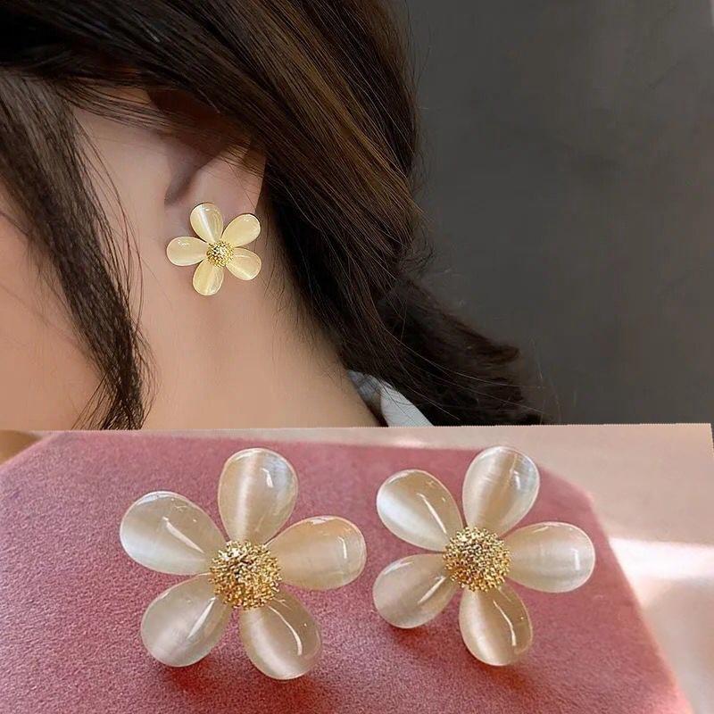 

Opal flower earrings, fresh temperament, earrings, simple cold wind earrings