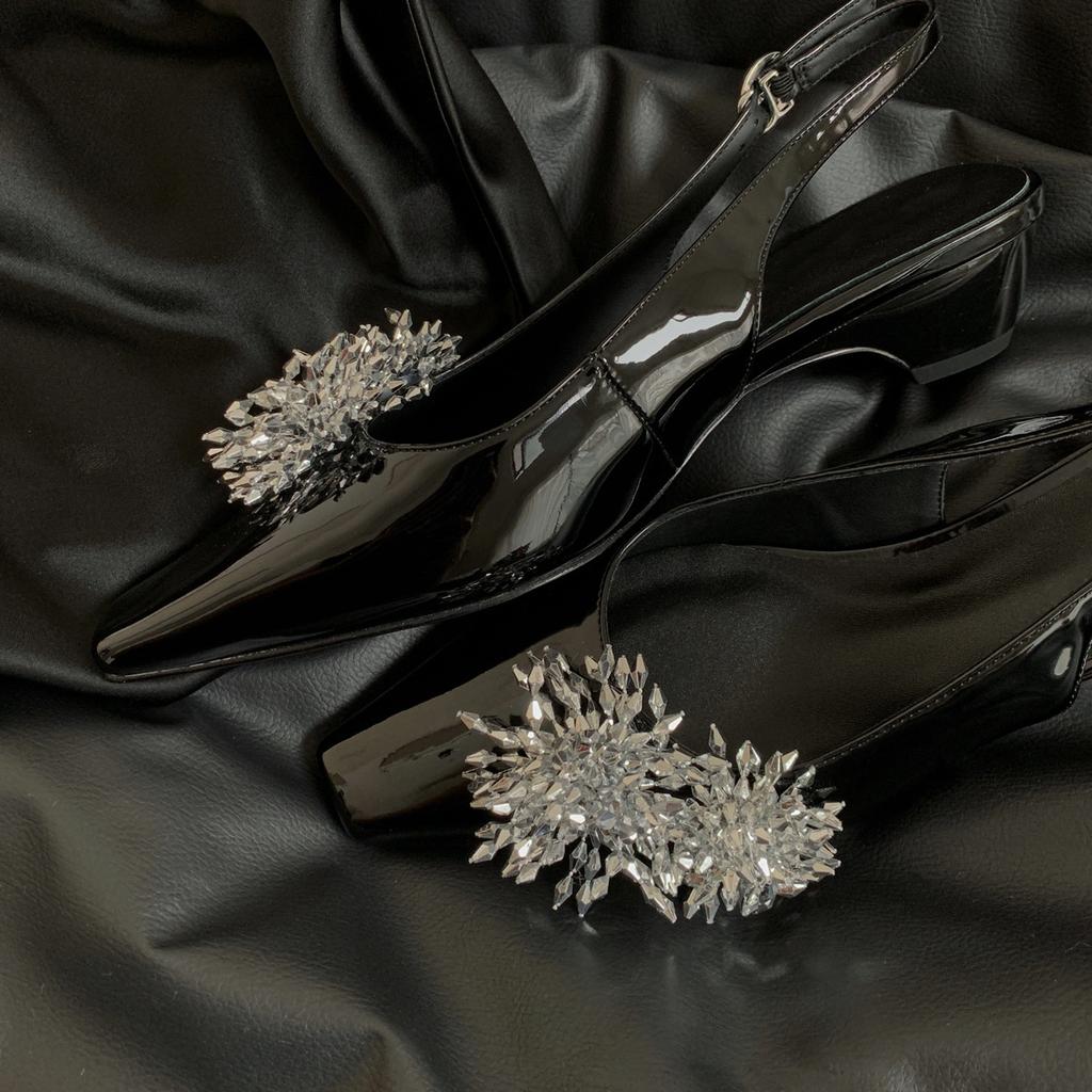 Sheepskin version~ French temperament metal flower thick heel bag head sandals women's rear air shallow mouth square head Mary Jane single shoes