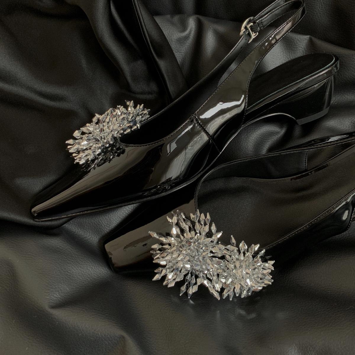 

Sheepskin version~ French temperament metal flower thick heel bag head sandals women s rear air shallow mouth square head Mary Jane single shoes 35