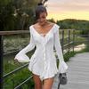 Modna seksowna, duża, dekolt w serek, nieregularna, krótka sukienka mini z falbanką na brzegu, rozkloszowana, z długim rękawem, dopasowana, wieczorowa, imprezowa, streetwear, jednokolorowa, damska