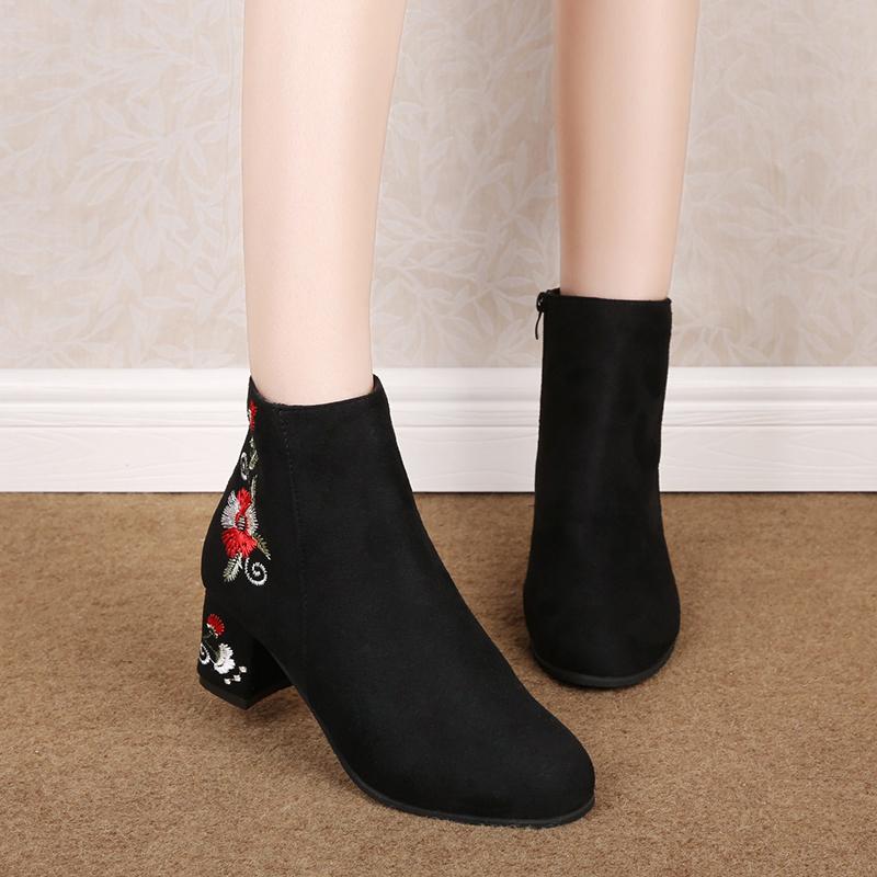 Novas botas femininas de inverno, botas quentes de tornozelo, bordadas, vintage, quentes, da moda, salto quadrado, bombas de flores, zíper, camurça, sapatos femininos