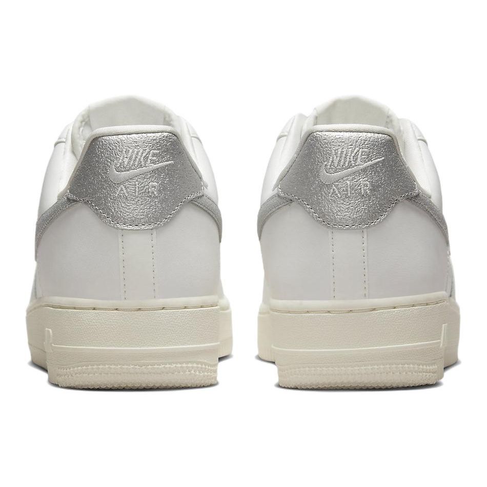 Nike Air Force 1 07 Essential Silver Swoosh Damen-Sneaker Weiß Summit-White Metallic-Silber DQ7569-100