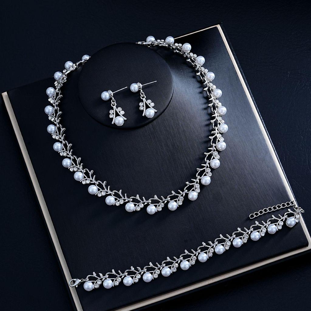 Elegant Pearl Bridal Jewelry Set: Necklace & Earrings