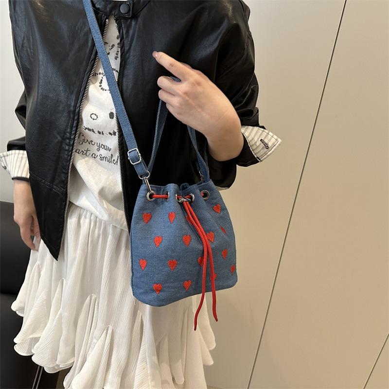 New shoulder messenger bag embroidered love strap handbag with beautiful texture bucket bag woman