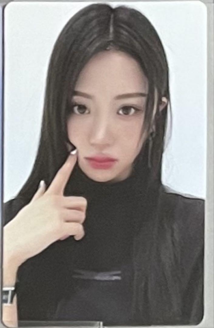 

[USED] LESSERAFIM UNFORGIVEN m2u 1 Yunjin