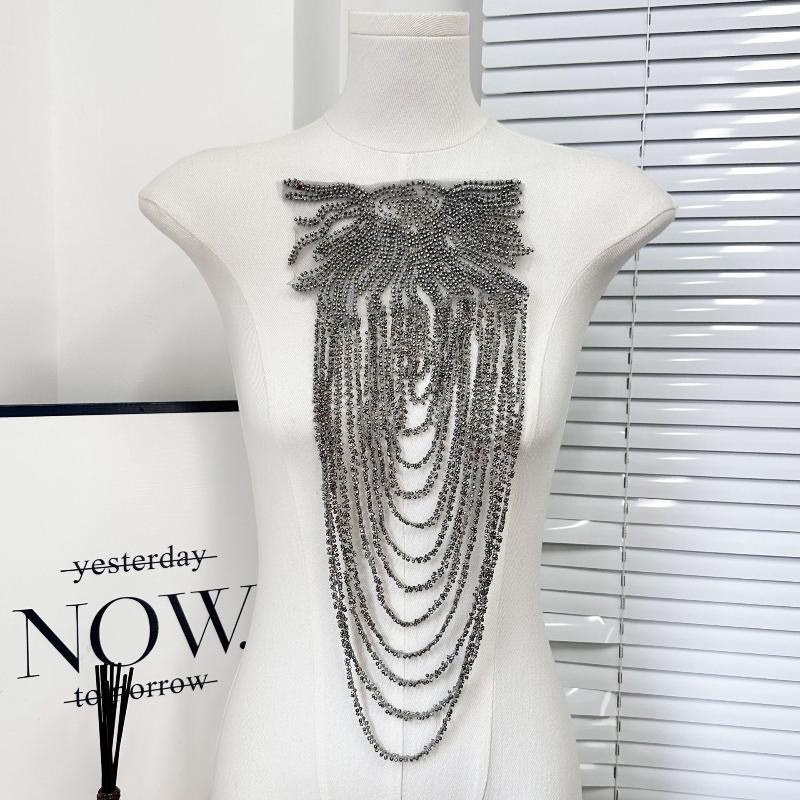1Pcs Beaded Wedding Dress Shoulder Patches Vintage Heavy Embroidery Tassel Three-Dimensional Crystal Pendant