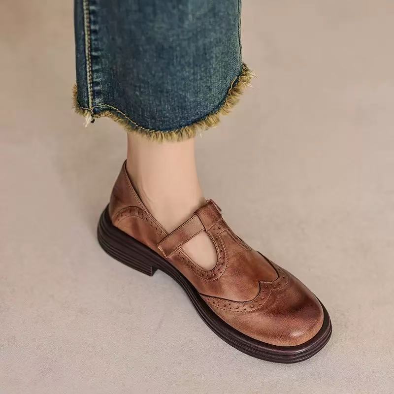 Scarpe basse autunnali con fibbia a T taglia