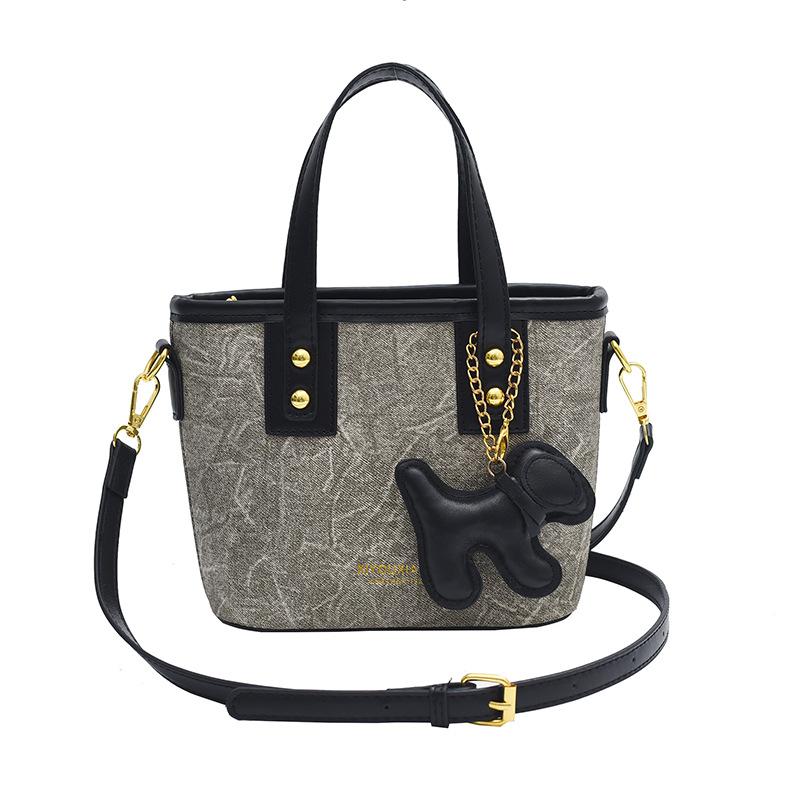 

Премиальная практичная сумка женская простая в иностранном стиле сумочка универсальная одноплечевая сумка через плечо нишевый дизайн сумка-ведро average size