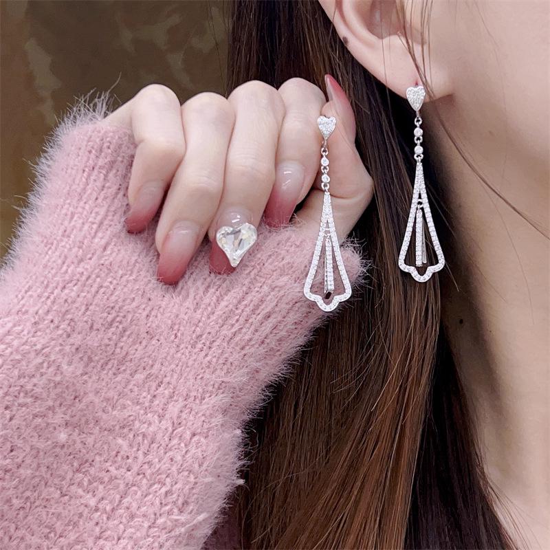 Elegant Zirconia Diamond-Shaped Tassel Earrings for Women – Light Luxury Dangle Ear Jewelry with Full Rhinestones.
