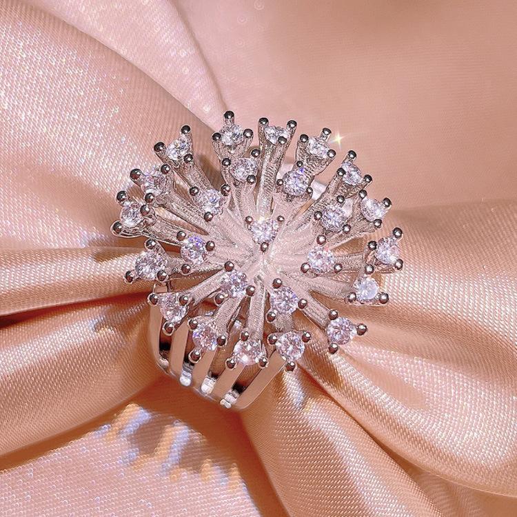 South Koreas New Niche Design Lightweight Luxury Super Sparkling Zircon Cut Out Snowflake Ring Woman Simple All Matching Jewelry Woman