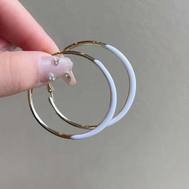 2025 Trendy Large Earrings: Simple, Cool, Versatile - Perfect for Round Faces