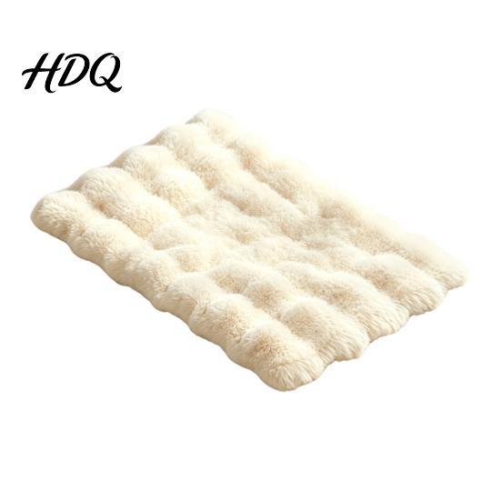 Non-slip Pet Bed for Floors Faux Fur Mat Soft Warm Cat Sleeping Pad with Bottom Portable Mat Travel Self-Warming Fuzzy Cozy Dogs Cats