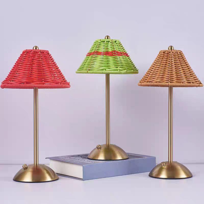 LED Rattan Wiederaufladbare Schreibtischlampe Sanfter Schein Retro Atmosphäre Beleuchtung für Südostasiatischen Stil Yoga Raum Dekor
