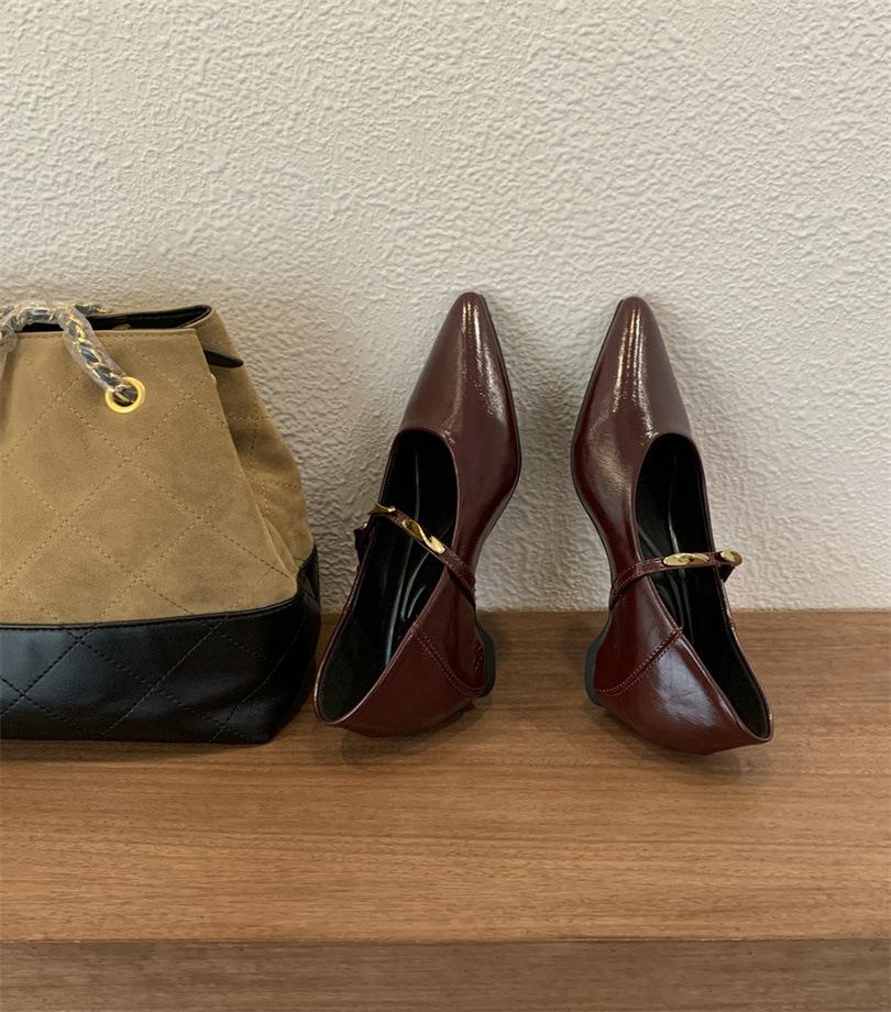 Korean version of thick heel Mary Jane retro small leather shoes women's 2025 new autumn pointed head shallow mouth retro word with single shoes