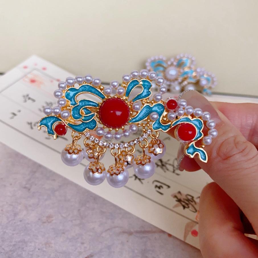 

Ancient Enamel Cloud Pearl Hair Clip: Chinese Tassel Side Clip for Elegant Updos