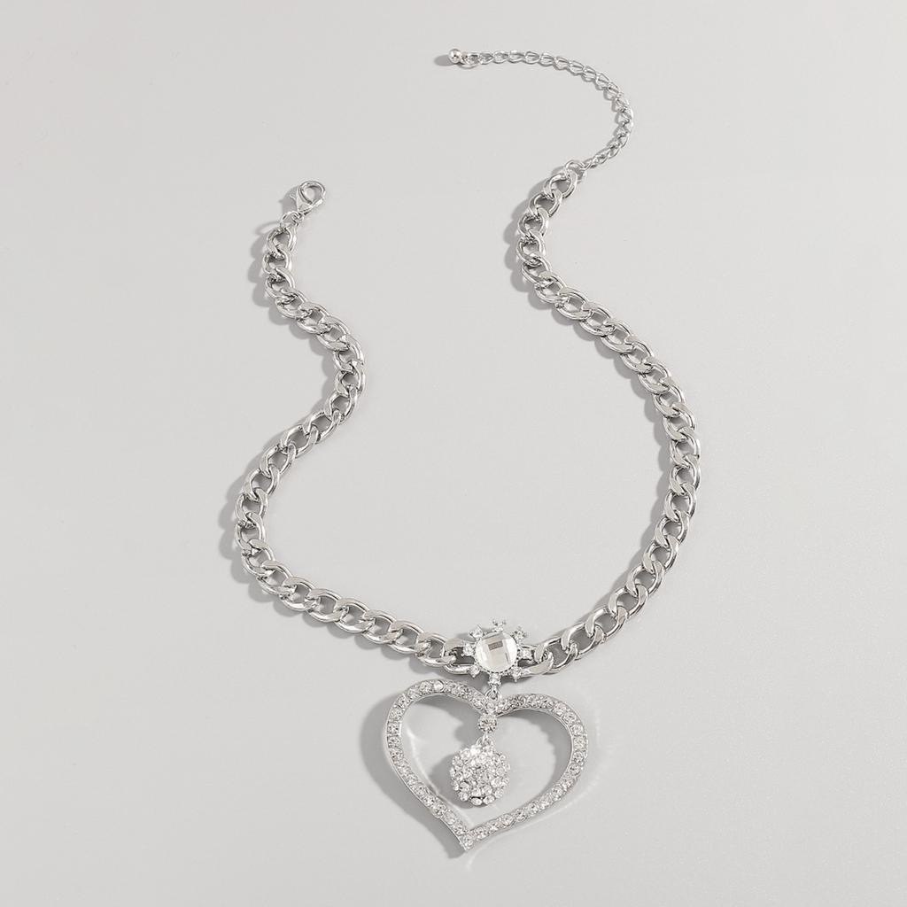 Women European Light Luxury Hollow Heart Rhinestone Necklace Simple Geometric Minimalist Hip Hop Choker For Women