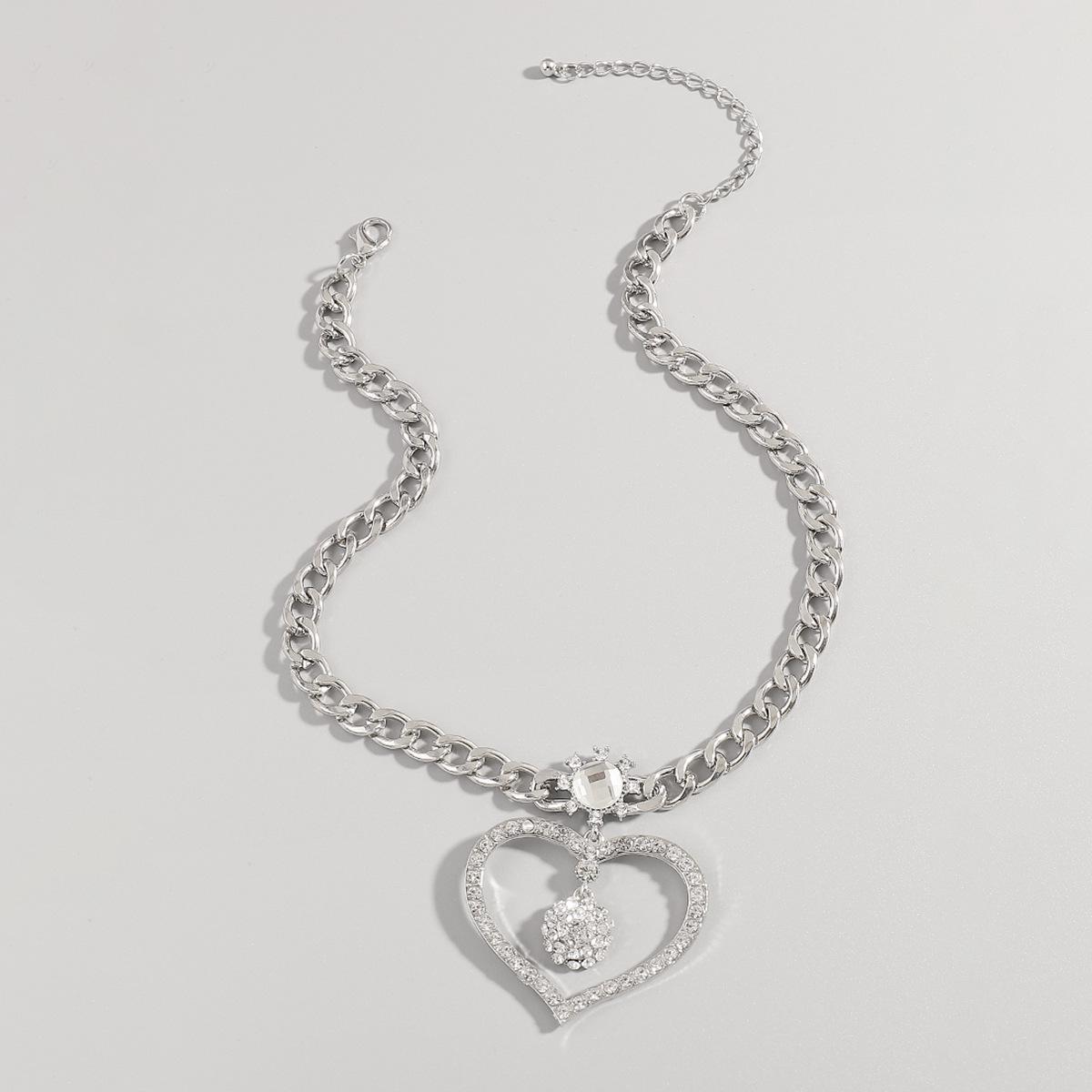 Женское европейское легкое роскошное ожерелье-чокер с полым сердцем и стразами, простое геометрическое минималистичное хип-хоп ожерелье для женщин белый