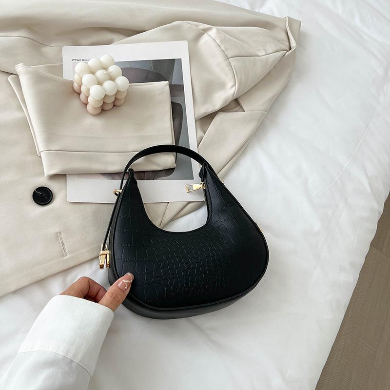 

Интернет-знаменитости на новой повседневной сумке-полумесяце 2025 лето новый модный тренд сумка через плечо в зарубежном стиле сумка-мессенджер сумка-пельмень чёрный