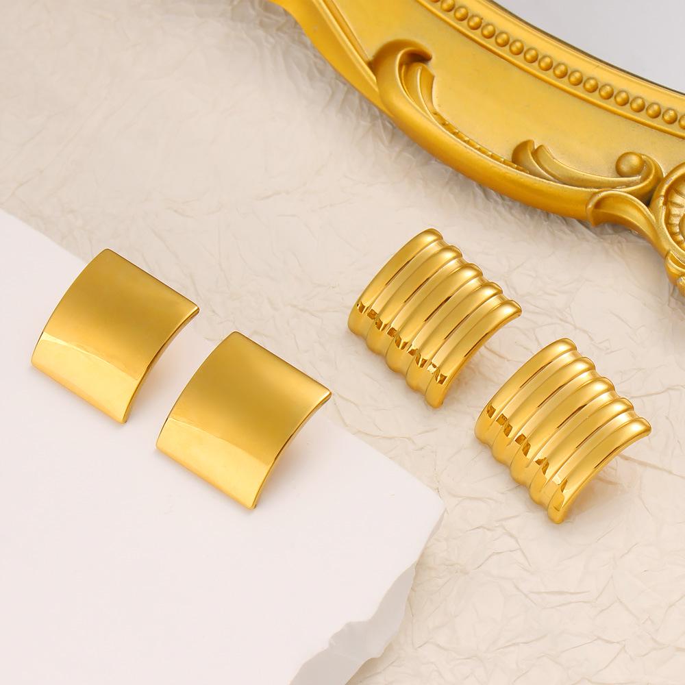 Meishiduo 18K Gold Stainless Steel Ribbed Square Stud Earrings