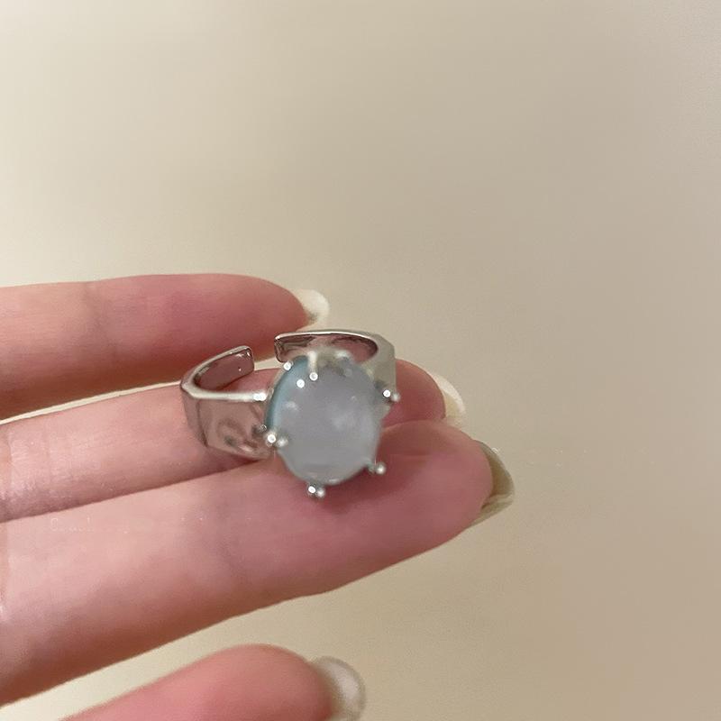 

Смола овальное открытое кольцо светлая роскошь простое высокое чувство указательный палец кольцо темперамент универсальное нишевая модная бижутерия