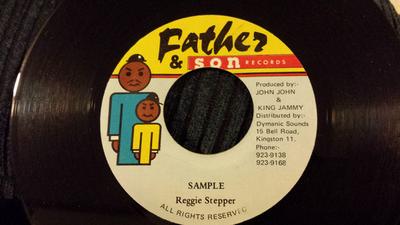 7-Zoll Schallplatte REGGIE STEPPER - Sample NONE Vater & Sohn Re Jamaica Reggae, Ska & Dub Gebraucht