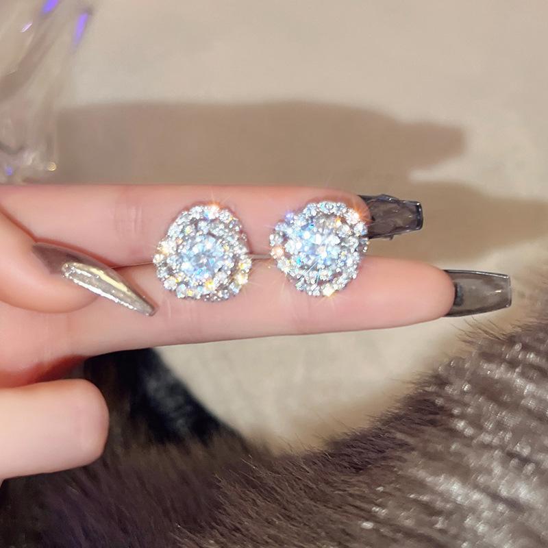 Women With Diamond Stud Earrings, Niche Design Sense Of Flowers, Unique Earrings, Light Luxury Temperament Rose Earrings