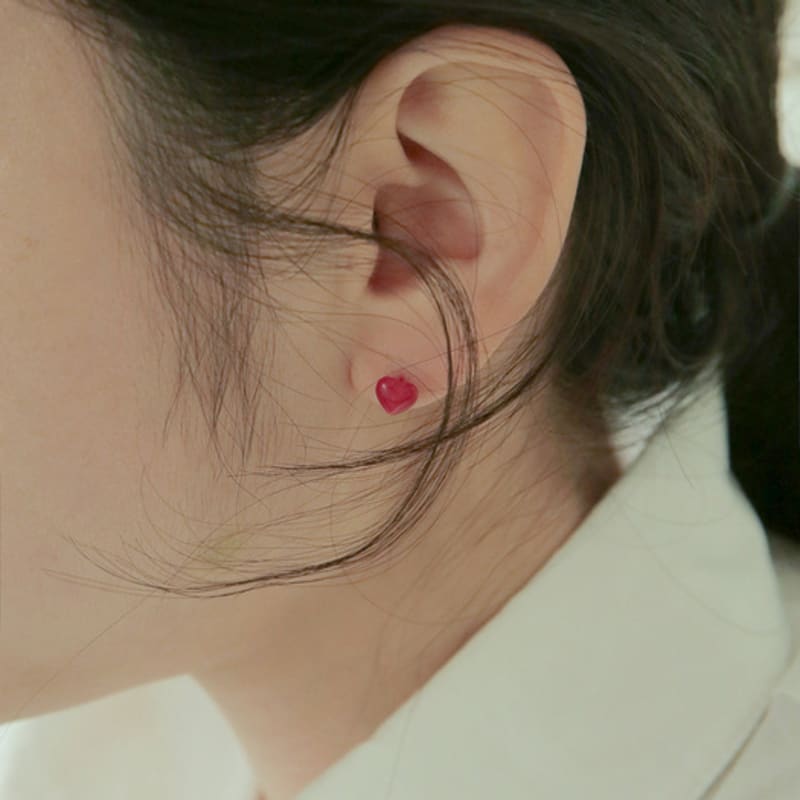 Modernlike 14k Gold Red Quartz Crystal Heart Piercing