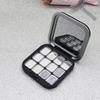 Prázdná krabička s magnetickým držákem kosmetických palet na pudrový make-up očních stínů