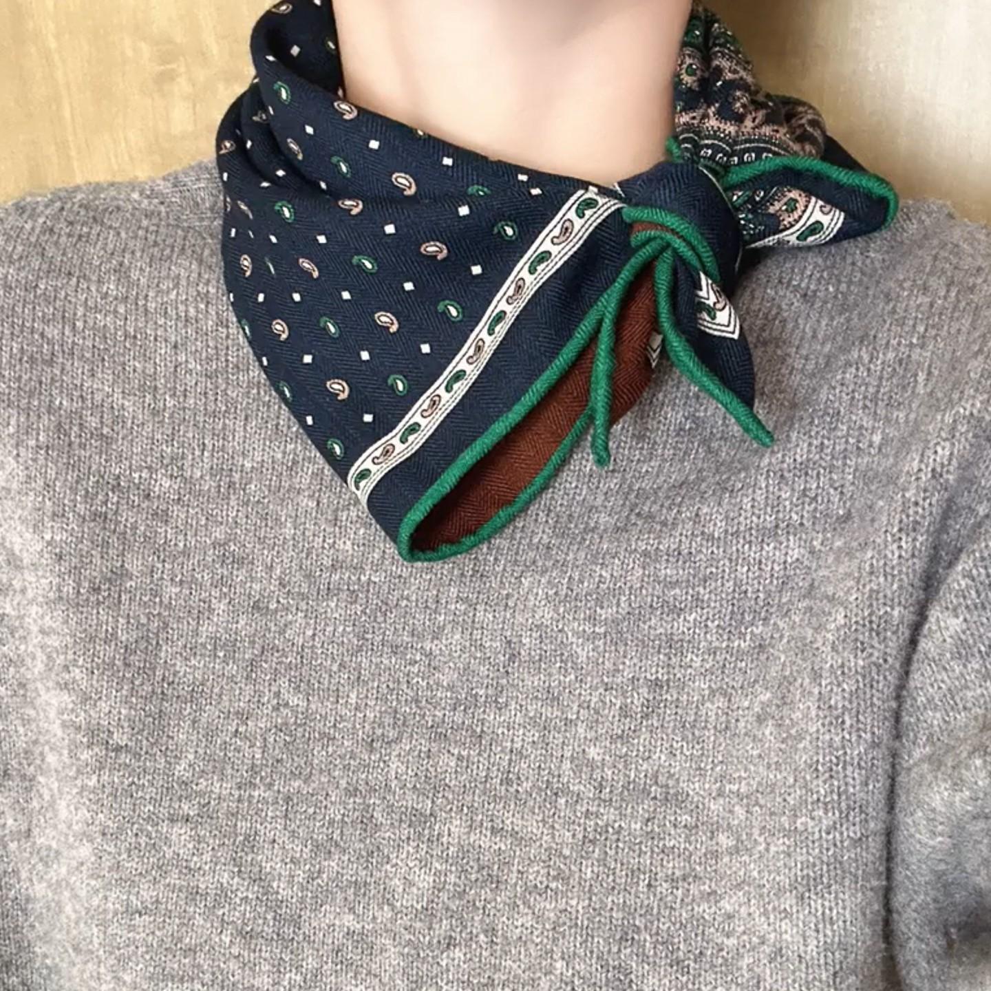 2026 French retro navy blue color matching cashew flower silk scarf women s high sense versatile temperament special square scarf scarf new