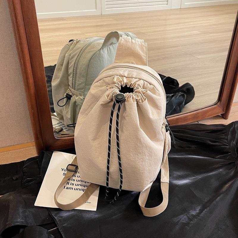 

2025 new casual niche original design pleated drawstring bucket bag versatile sports shoulder backpack women s bag
