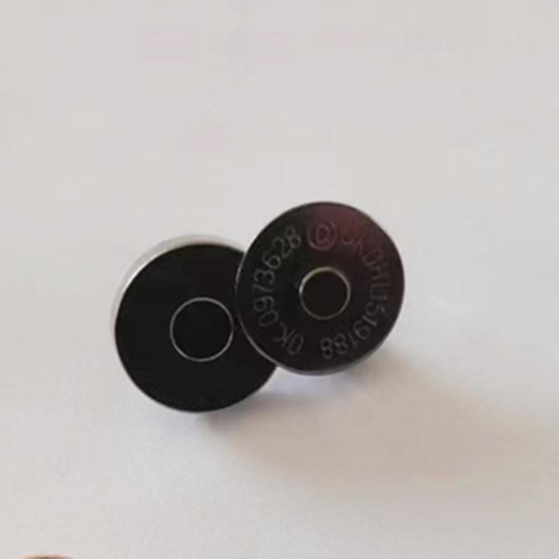 

Круглая магнитная кнопка 18 мм без шитья для аксессуаров сумки Hyuna - Невидимая пряжка «папа-мама»