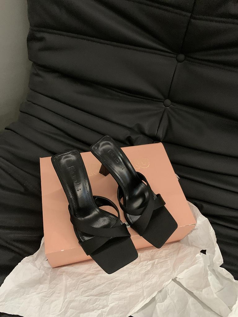 2025 summer new cross-band fashion versatile medium-heeled slippers open-toed square-heeled French high-heeled cool slippers