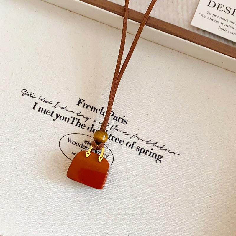 

Інфлюенсер Шкіряна Сумка для Монет та Навушників Намисто: Висококласний, універсальний ланцюжок для светра, модна біжутерія