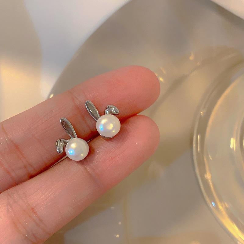 New Trendy Charm Rabbit Long Ears Pearl Stud Earrings for Women Exquisite Fashion Little Korea Earring Bride Jewelry Accessories