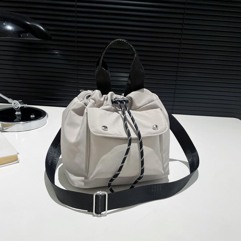 

New casual solid color large-capacity portable bucket bag trendy fashion large-capacity light going out shoulder messenger bag серый