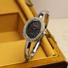 Damen Leicht Luxuriös Nische Antik Einfach Retro Armband Exquisite Quarz Uhr Goldene Quadratische Perle Mode Uhr