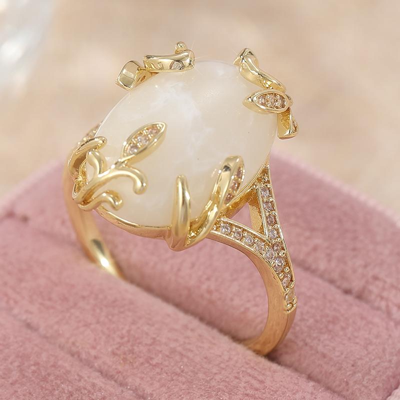 Vintage Copper Material Hand Caved Vine Wrapped Synthetic Moonstone Ring Women's Elegant Exquisite Banquet Wedding Jewelry Gifts