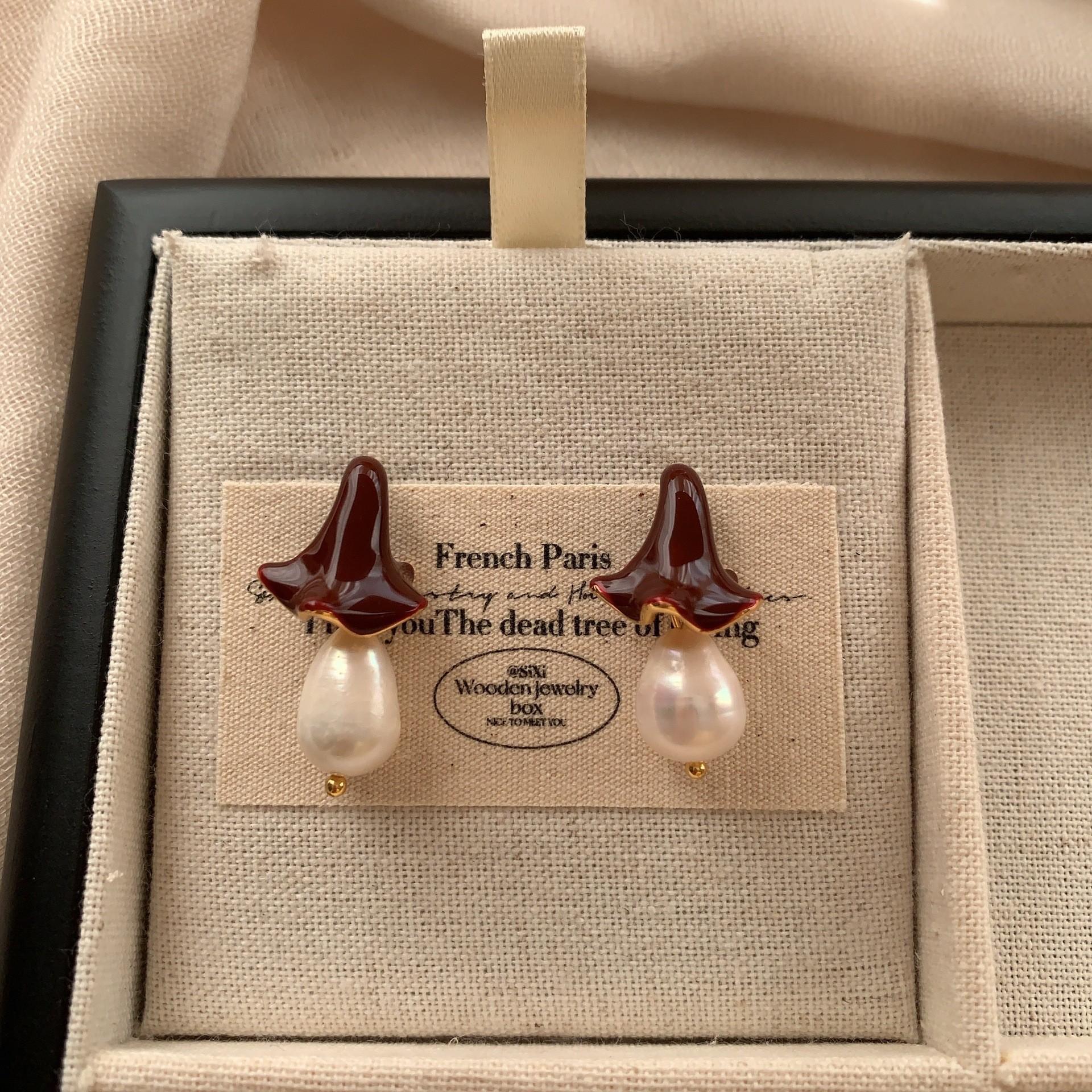 

French Pleated Petals Pearl Ear Hook Earrings Enamel Retro Elegant Exquisite Three-Dimensional Niche Versatile Autumn And Winter Earrings