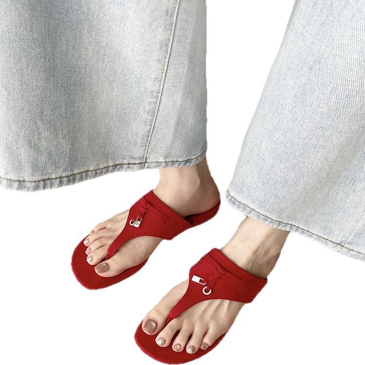 Soft-soled French small sandals outside women's shoes 2025 summer retro fairy wind pinch foot flip-flops flat-bottomed slippers tide