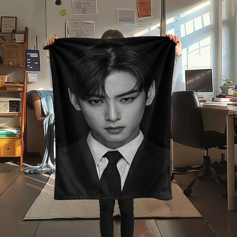 1 STuks Cha Eun-woo Print Flanellen Deken, Hoge Kwaliteit Alle Seizoenen, Woondecoratie, Warmte en Comfort, Perfect voor Kerstcadeaus