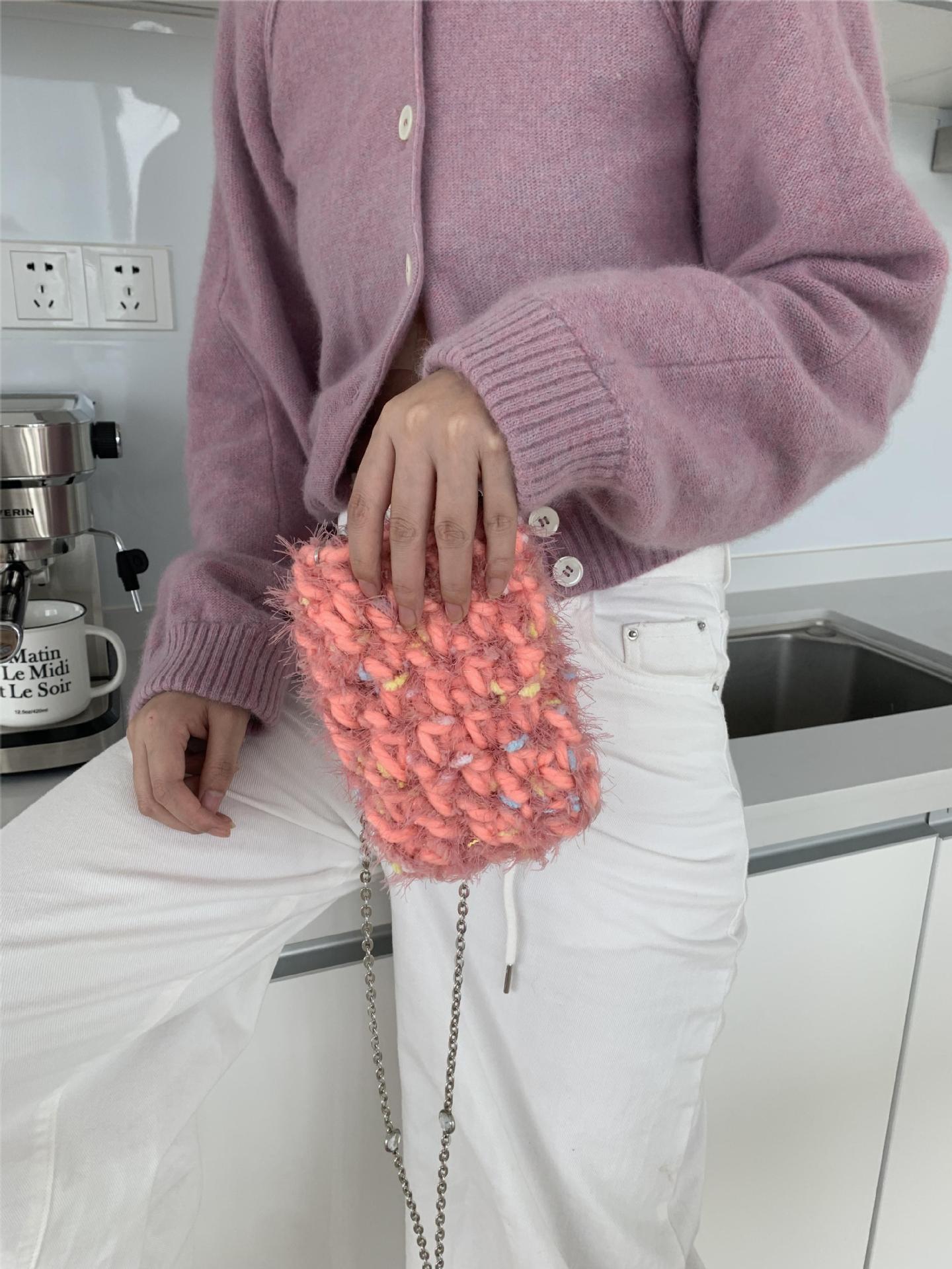 

Маленька плетена сумка Hyunya з духмяним ланцюжком із дофаміновою вовною та дизайном із сенсом через плече кораловий