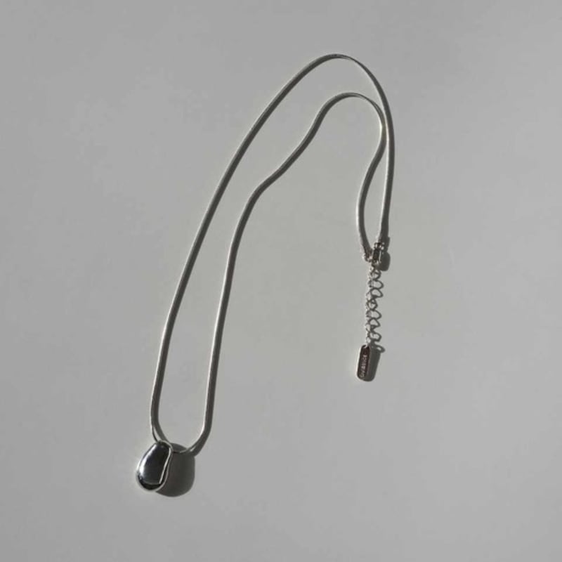 YEONSEUNG Pebble necklace