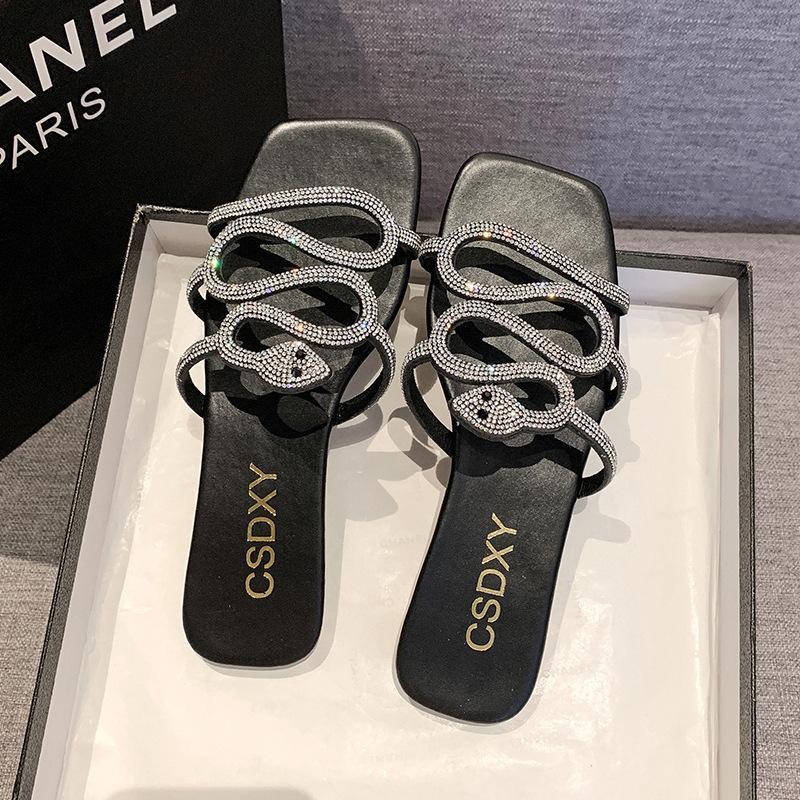 

Тапочки новые тапочки большого размера женские сандалии на плоской подошве со стразами носить одно слово сандалии с квадратным носком 39 чёрный