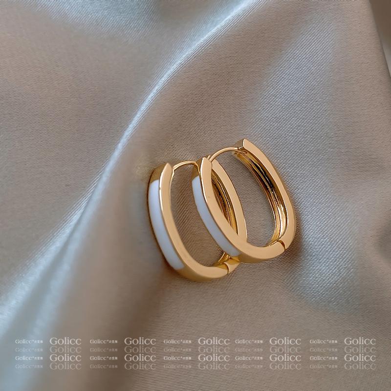 

Trendy Versatile Ear Cuffs: Retro Hong Kong Style Earrings for Women белый