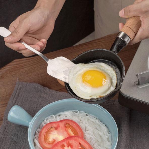 Mini Cast Iron Frying Pan with Wooden Handle - Ideal for Stir-frying and Drizzling Oil.