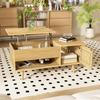 Eleganter Couchtisch mit hochklappbarer Tischplatte und Rattantüren, Holzfarbe mit schwarzen Akzenten, ideal für das Wohnzimmer