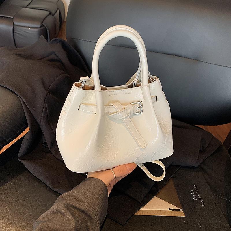 

Fashion high sense 2025 new portable pleated bucket bag fashionable versatile foreign style shoulder messenger women s bag 21*11*15