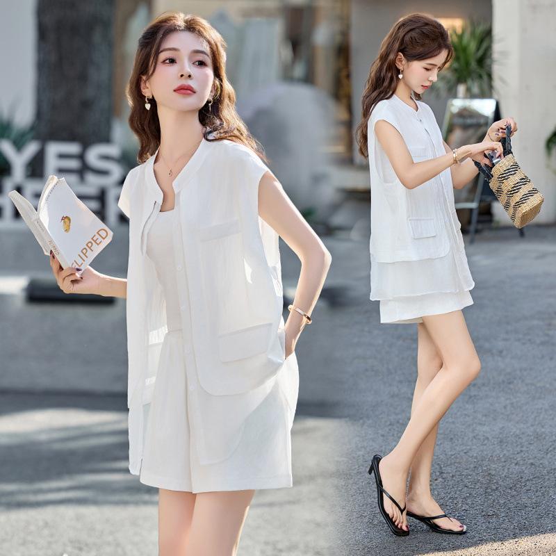 Модный красивый шортовый костюм женский летний новый с чувством дизайна маленький модный двухпредметный комплект M холодный белый