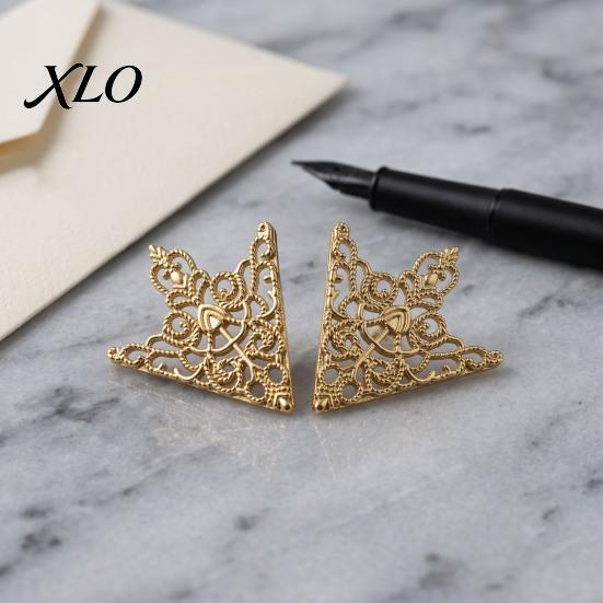 Alloy Shirt Embellishment 1 Pair Vintage Collar Clip, Hollow-Out Decoration Fixing Clip Triangle Brooch Pin for Men Women